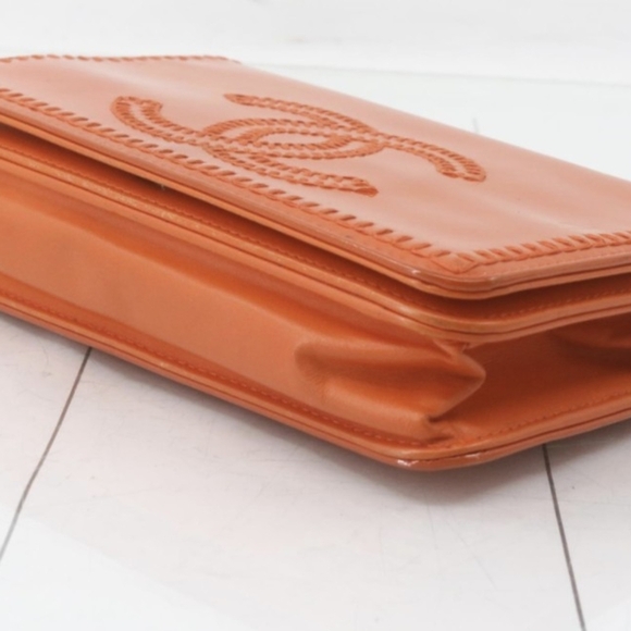 Authentic Chanel Matelasse Patent Leather Crossbody Bag..RARE - Picture 12 of 16